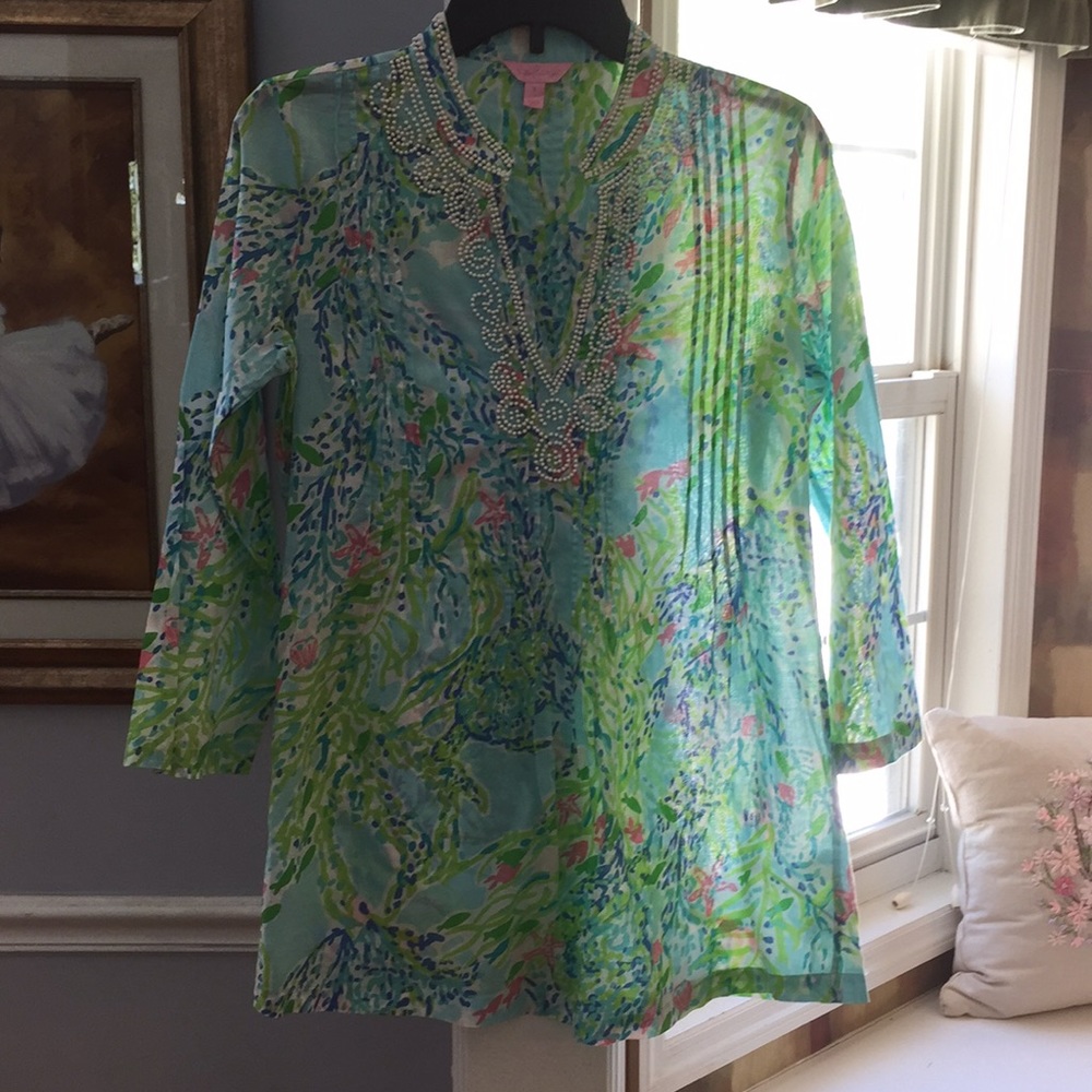 Lily shirt size small